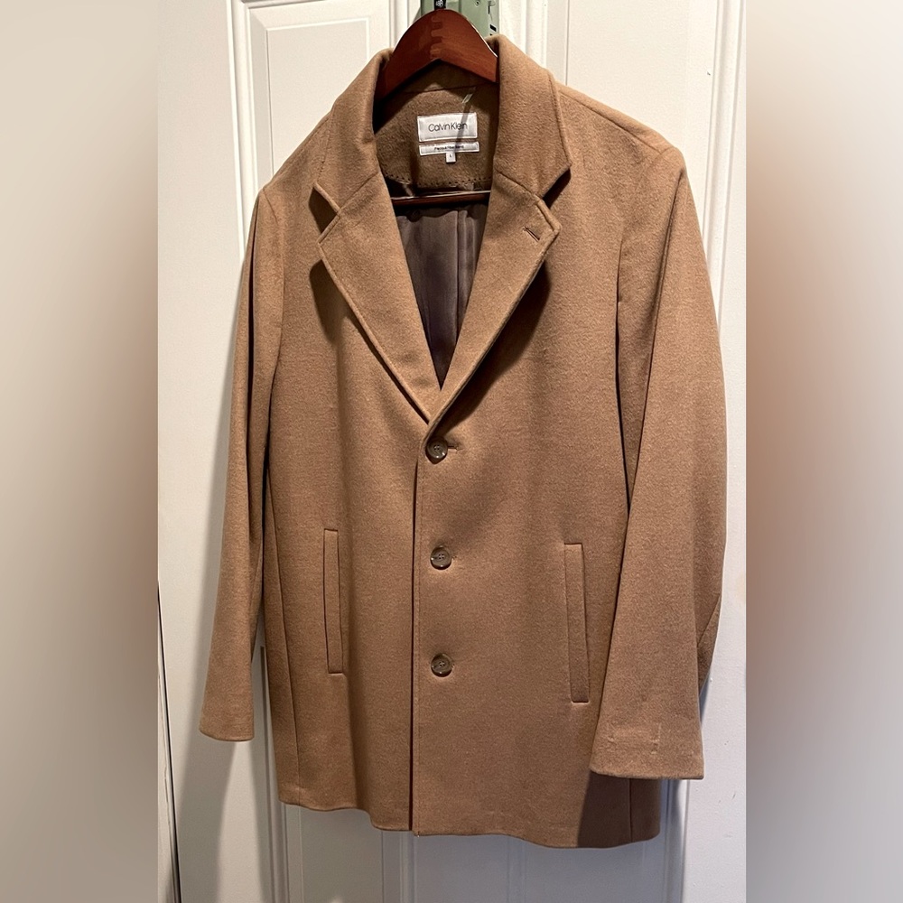 New without tags…Beautiful men’s topcoat..camel/tan color mint condition